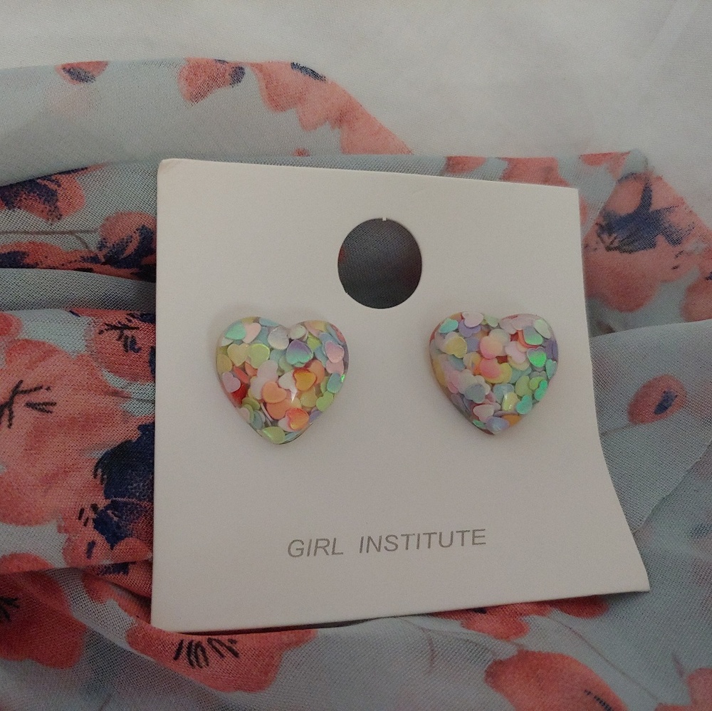Cute Confetti Filled Heart Earrings - Picture 6 of 7